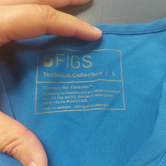 Figs scrub top - Picture 3 of 4
